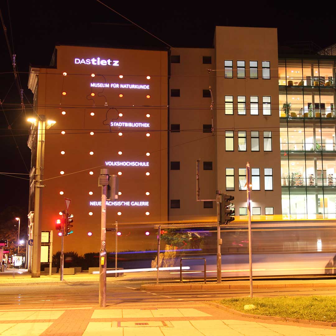 Chemnitz bei Nacht mit Bewegungsunschärfe im Fotokurs Chemnitz