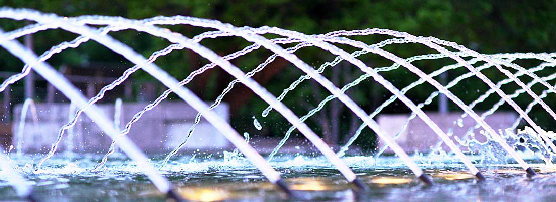 Der Springbrunnen vor der Stadthalle in Chemnitz zum Fotokurs fotografiert